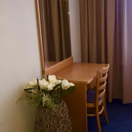 Luna Hotel 3*